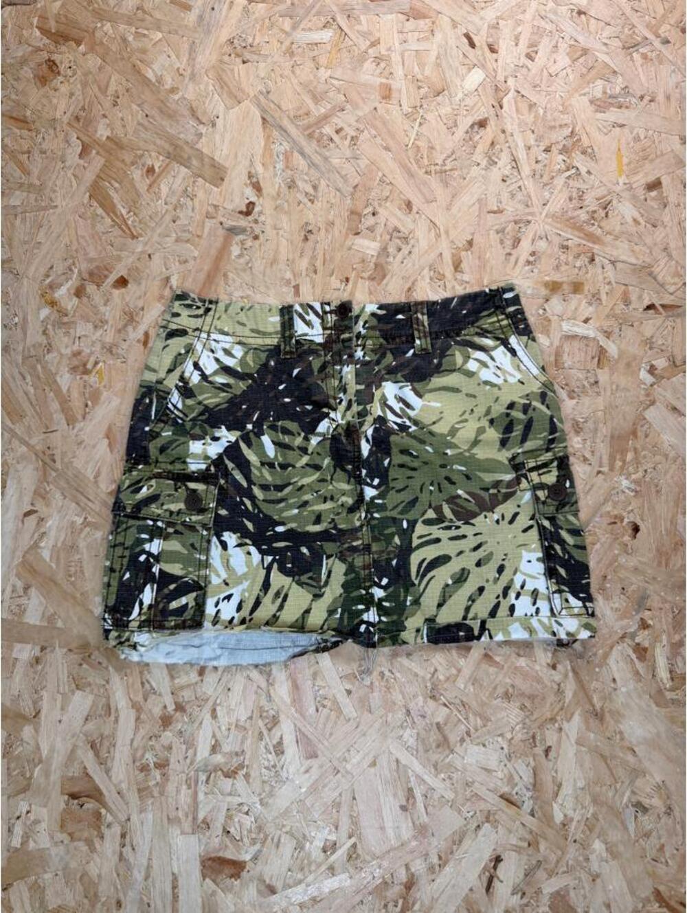Cabi Green Monstera Leaf Camo Cargo Mini Skirt Womens Size 8 Cotton Utility